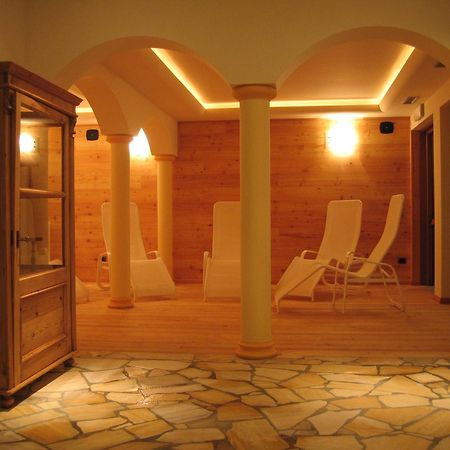 Le Rocher Hotel Champoluc Esterno foto