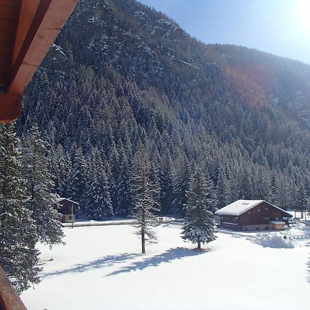 Le Rocher Hotel Champoluc Esterno foto