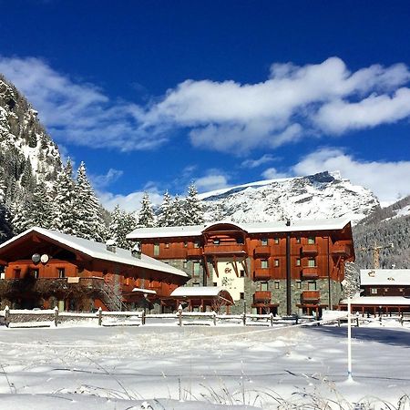 Le Rocher Hotel Champoluc Esterno foto