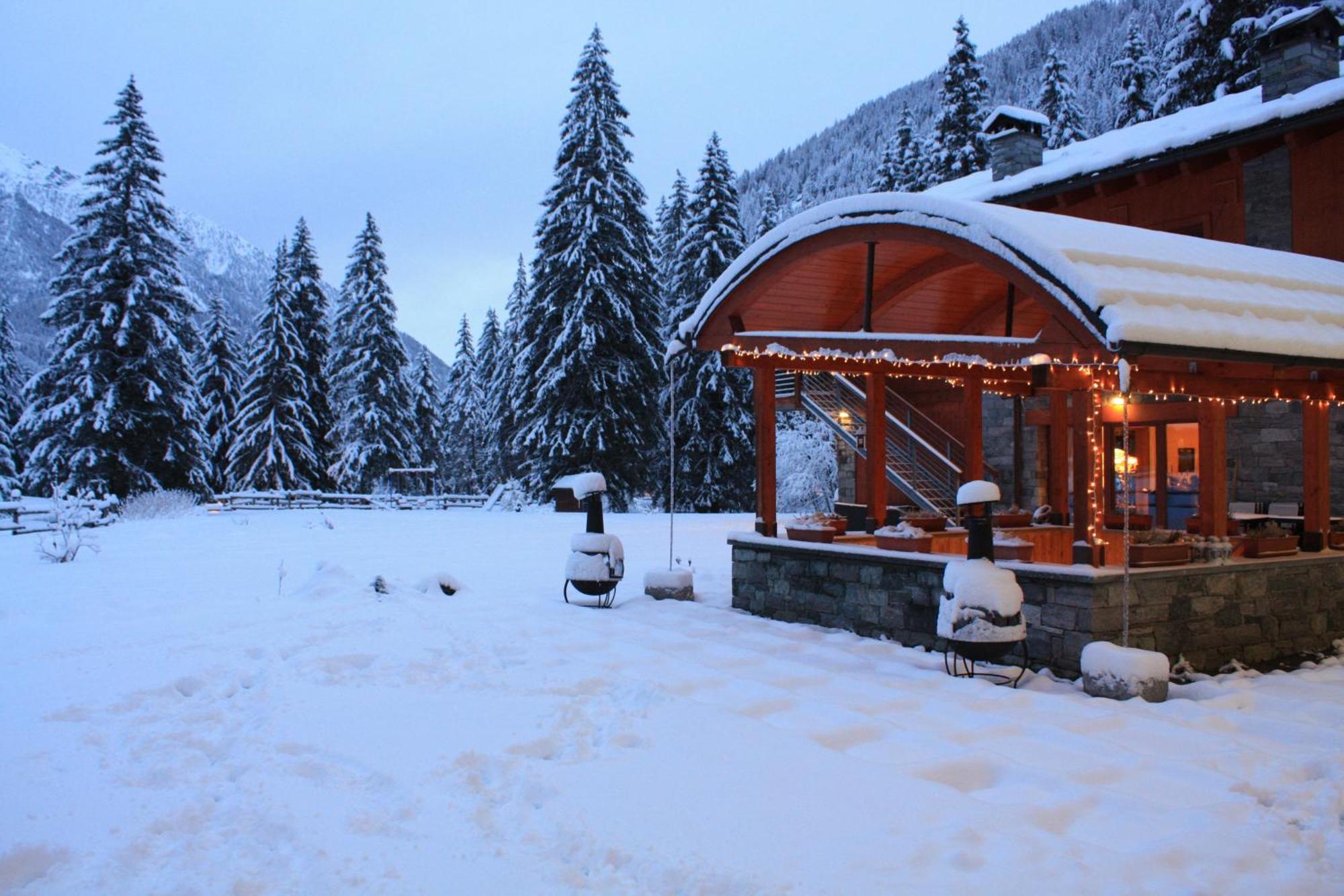 Le Rocher Hotel Champoluc Esterno foto