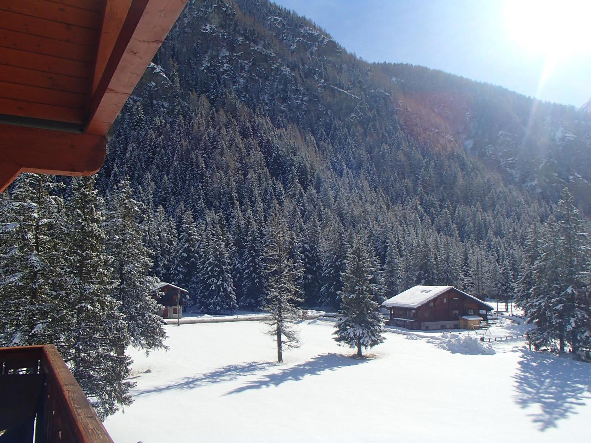 Le Rocher Hotel Champoluc Esterno foto