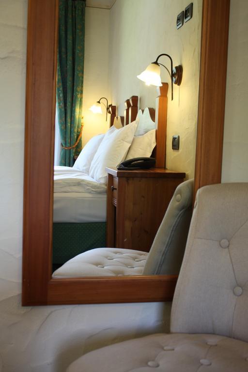 Le Rocher Hotel Champoluc Esterno foto