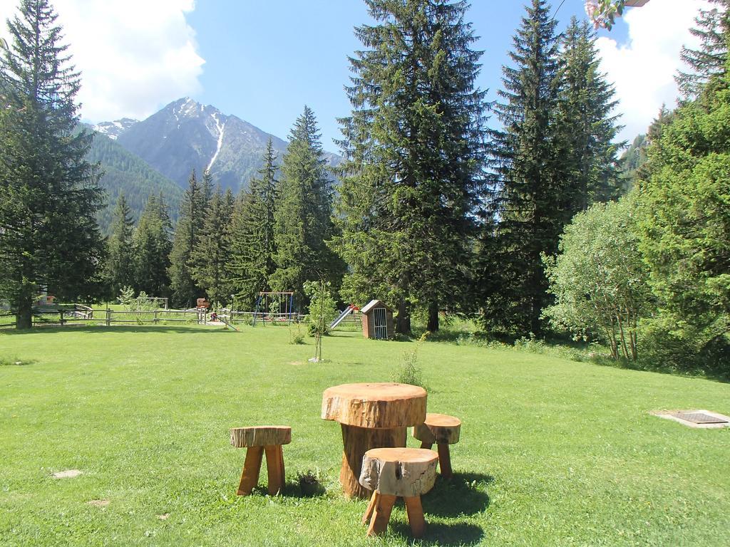 Le Rocher Hotel Champoluc Esterno foto