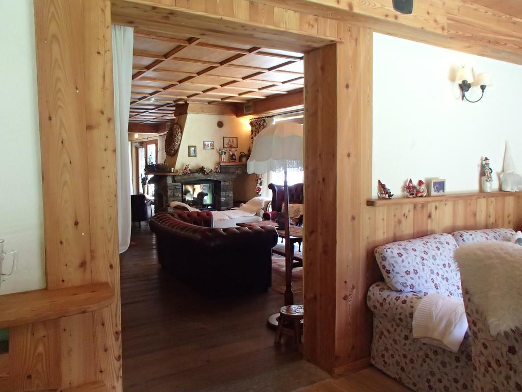Le Rocher Hotel Champoluc Esterno foto