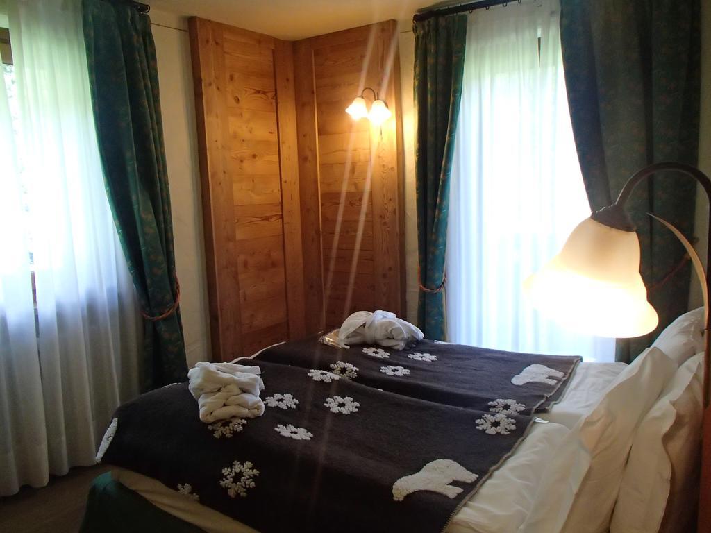 Le Rocher Hotel Champoluc Esterno foto