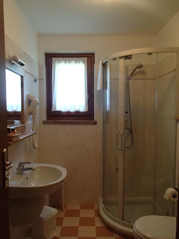 Le Rocher Hotel Champoluc Esterno foto