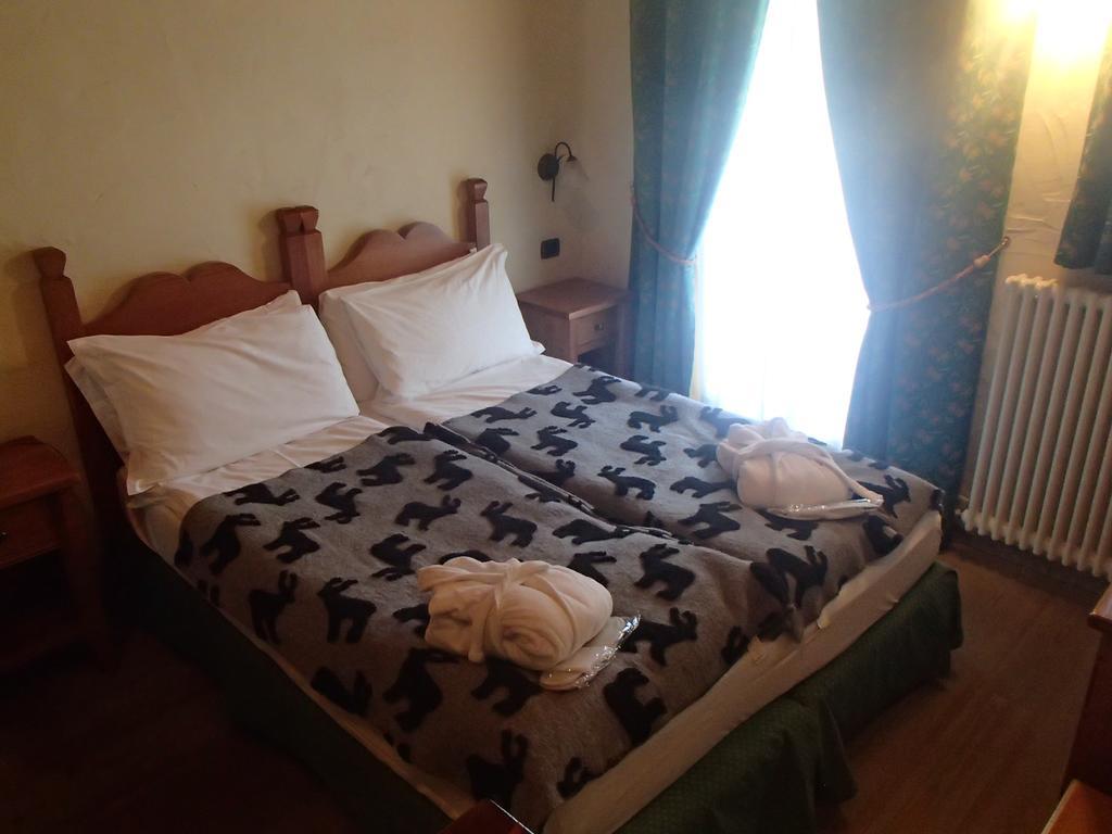 Le Rocher Hotel Champoluc Esterno foto