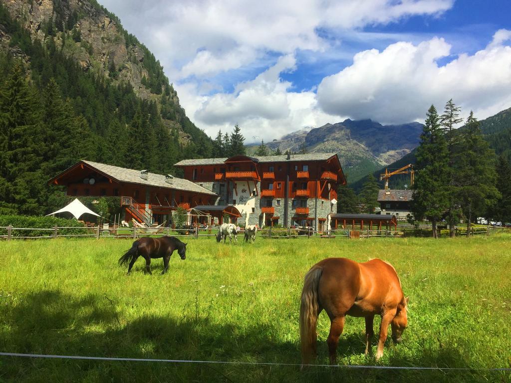 Le Rocher Hotel Champoluc Esterno foto
