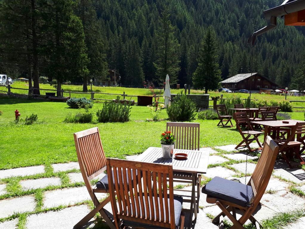 Le Rocher Hotel Champoluc Esterno foto