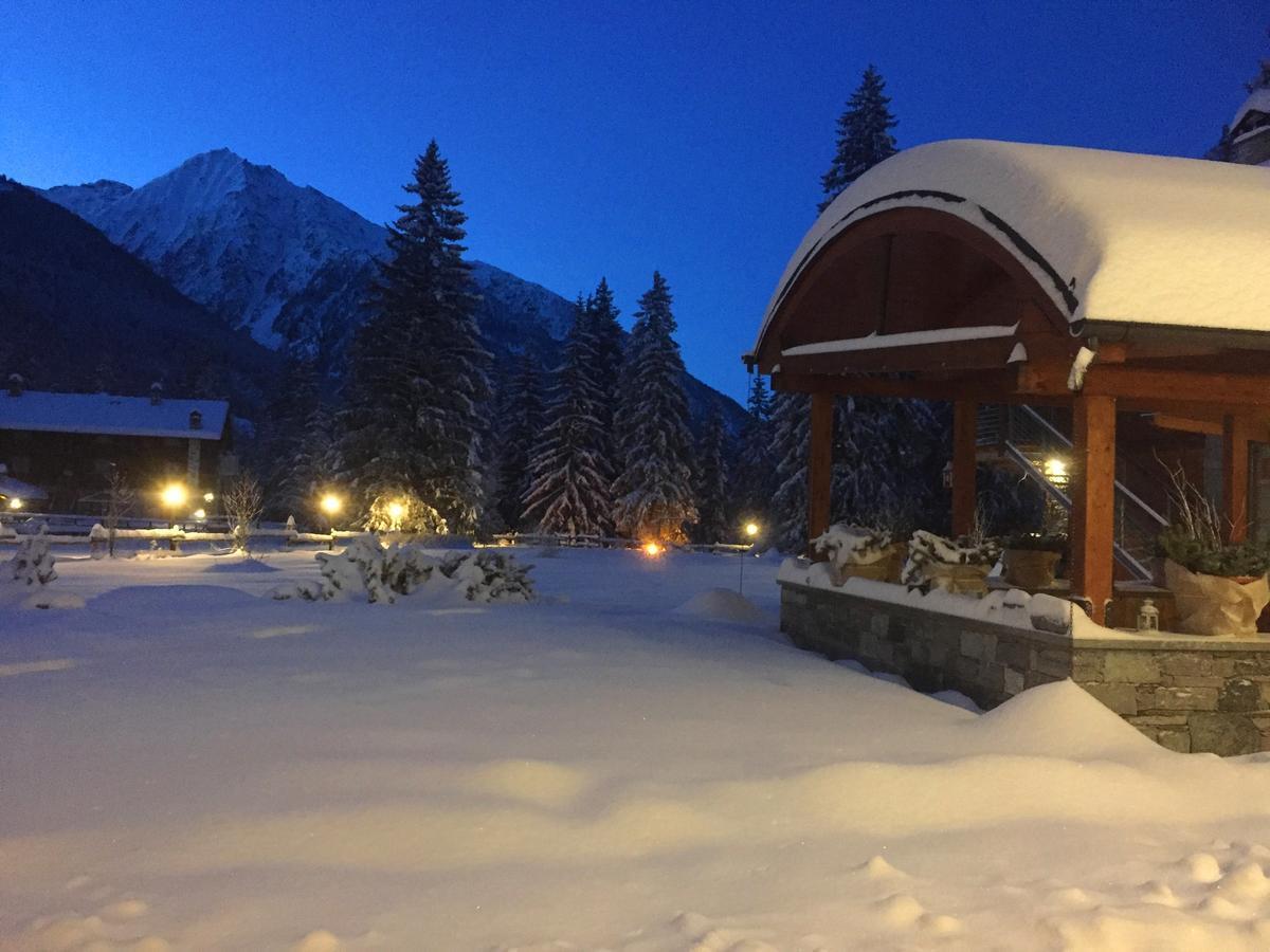 Le Rocher Hotel Champoluc Esterno foto